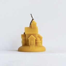 bijenwaskaars in de vorm van een kersthuis 1 kaars